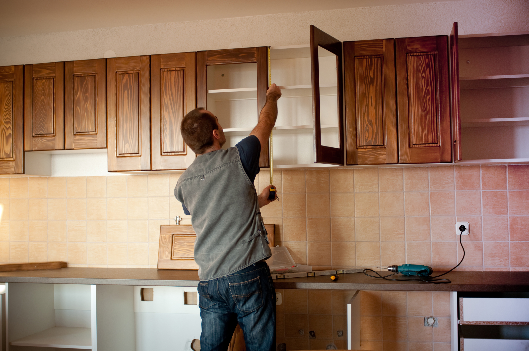 Kitchen Cabinets Refinish Or Replace, When Should Kitchen Cabinets Be Replaced